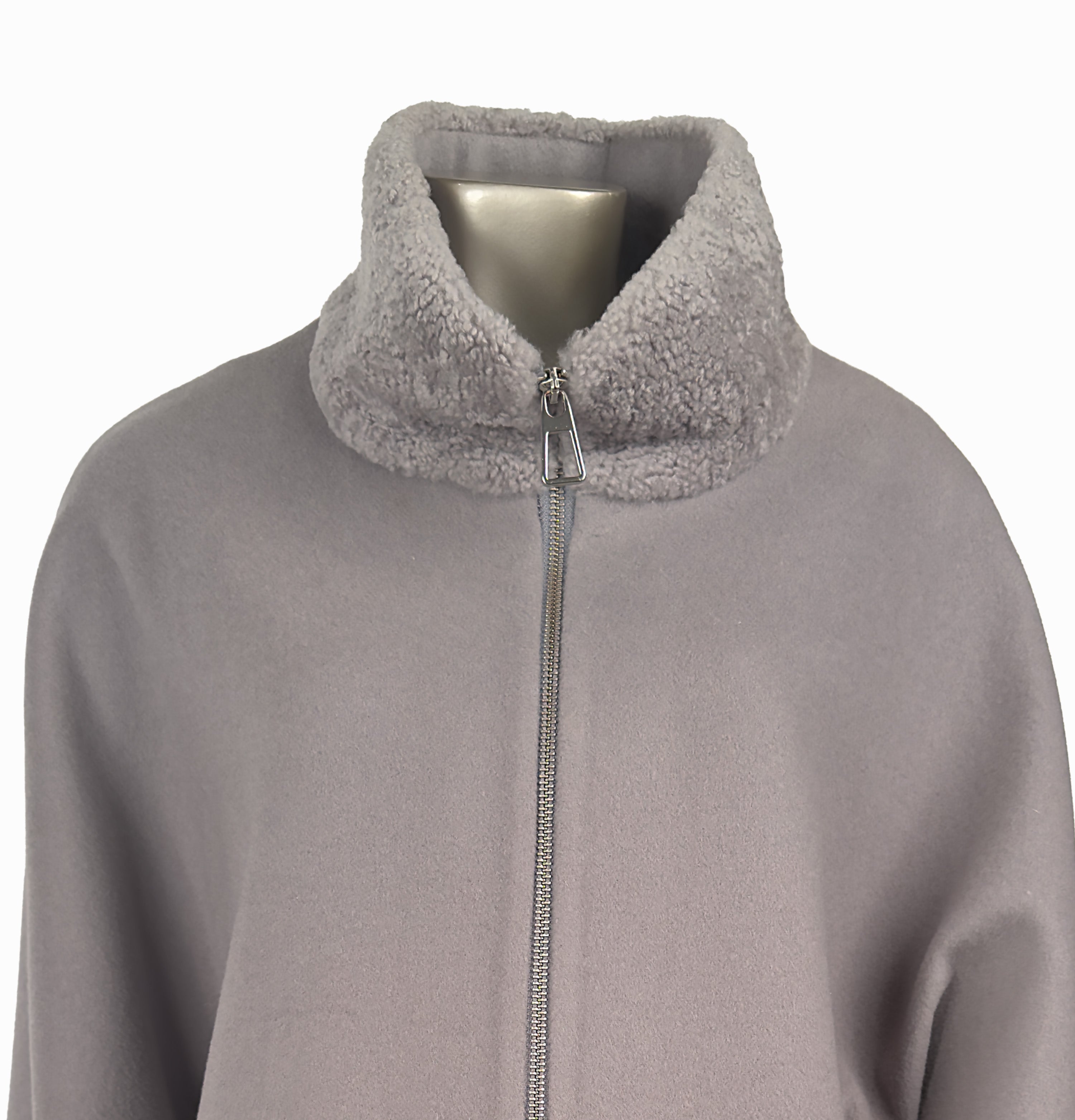 SHORT LOOSE FIT WOOL COAT.