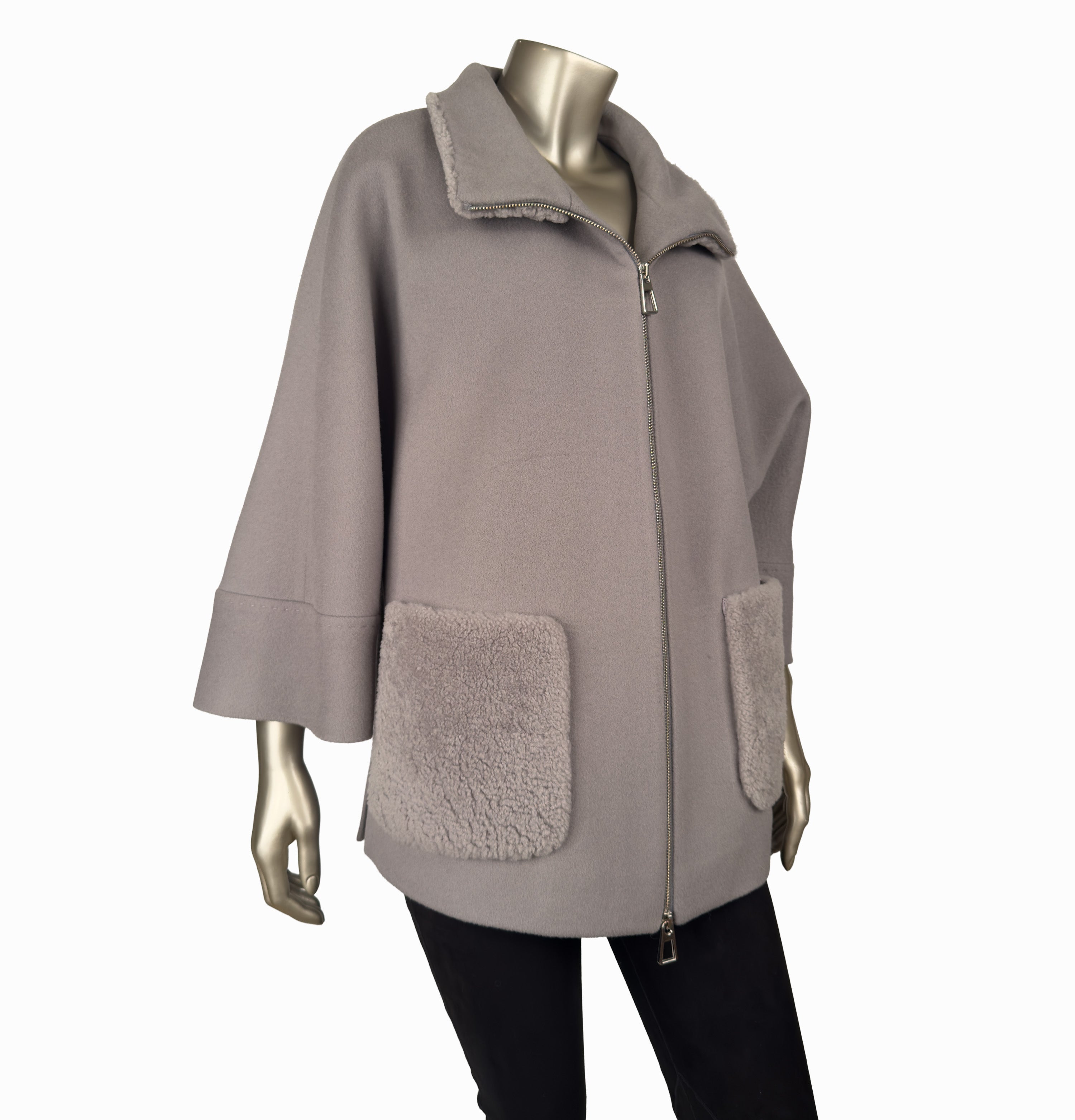 SHORT LOOSE FIT WOOL COAT.