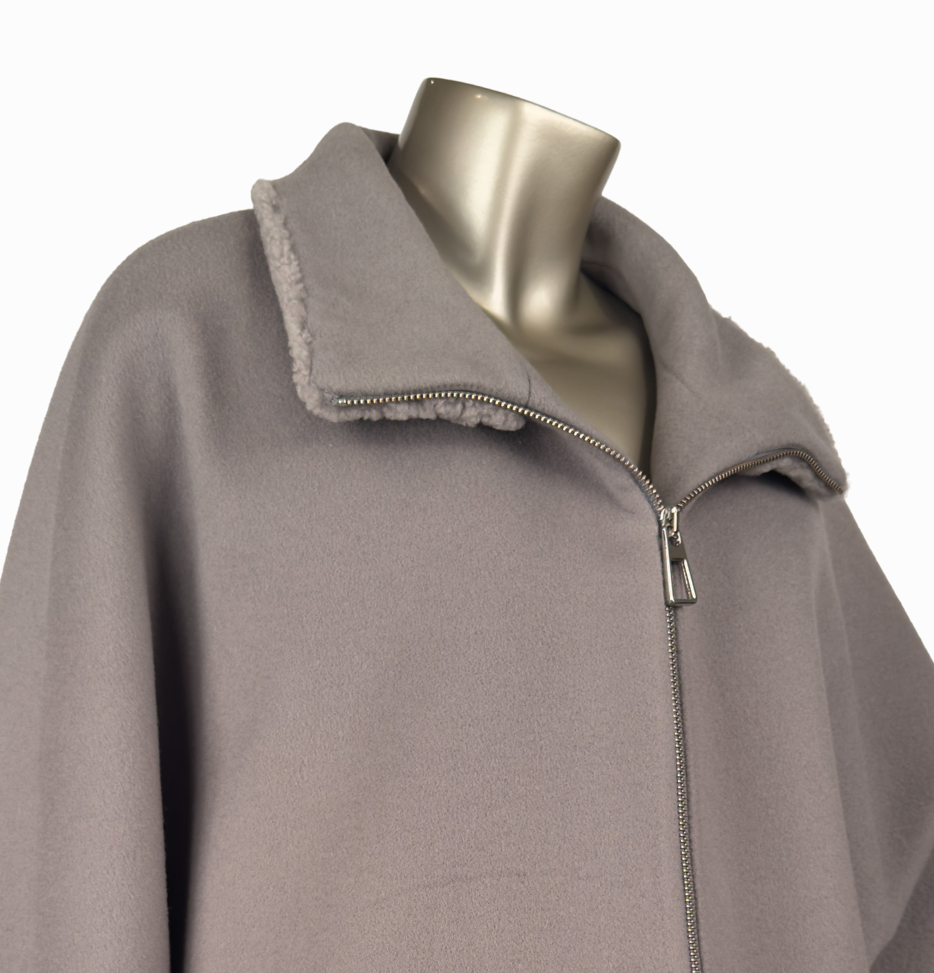 SHORT LOOSE FIT WOOL COAT.