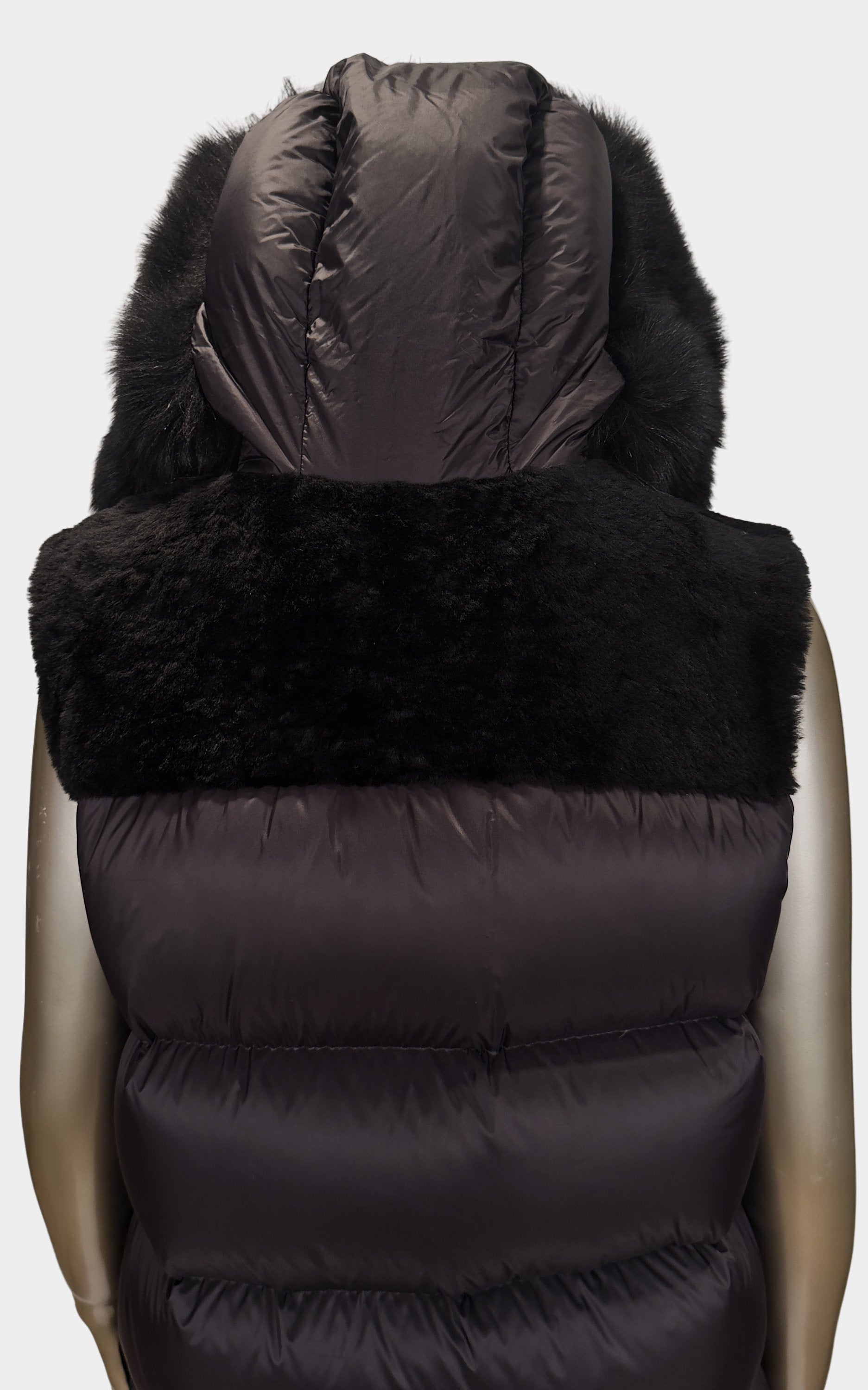 Outlet: Reversible Hooded Down Gilet Black