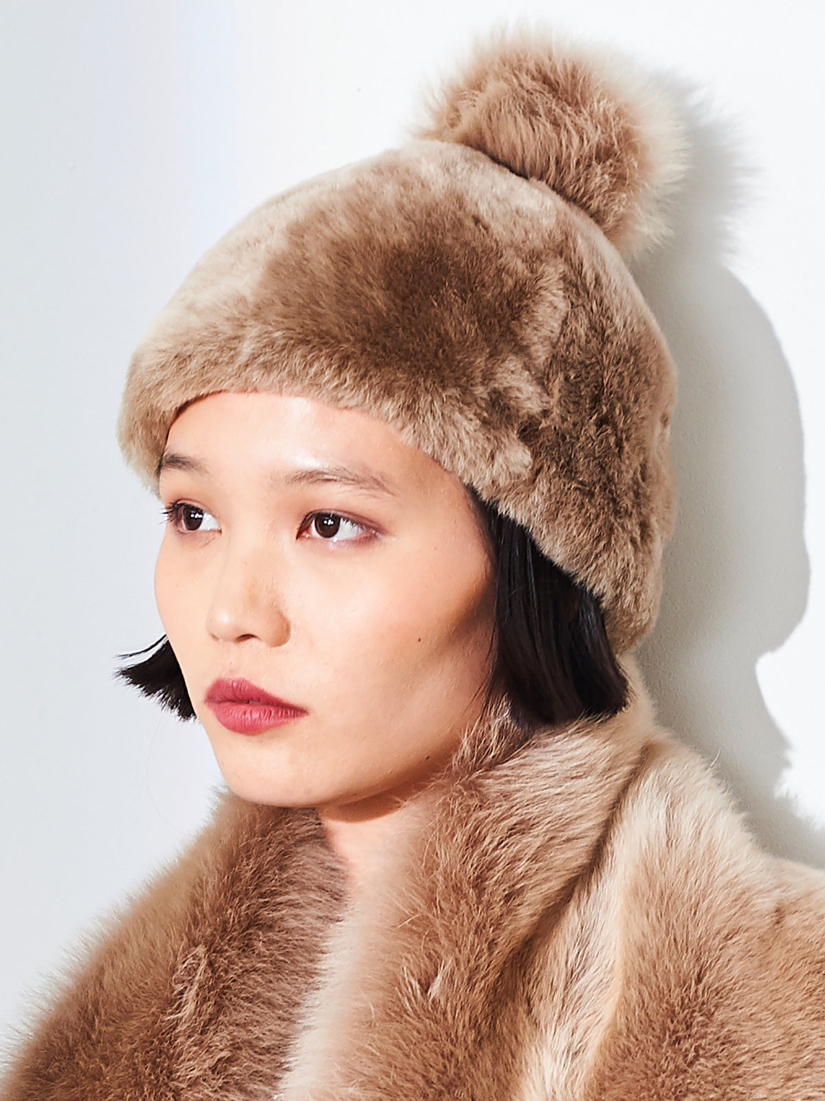 Model wearing the Dom Goor beige Toscana pompom hat, close-up front view