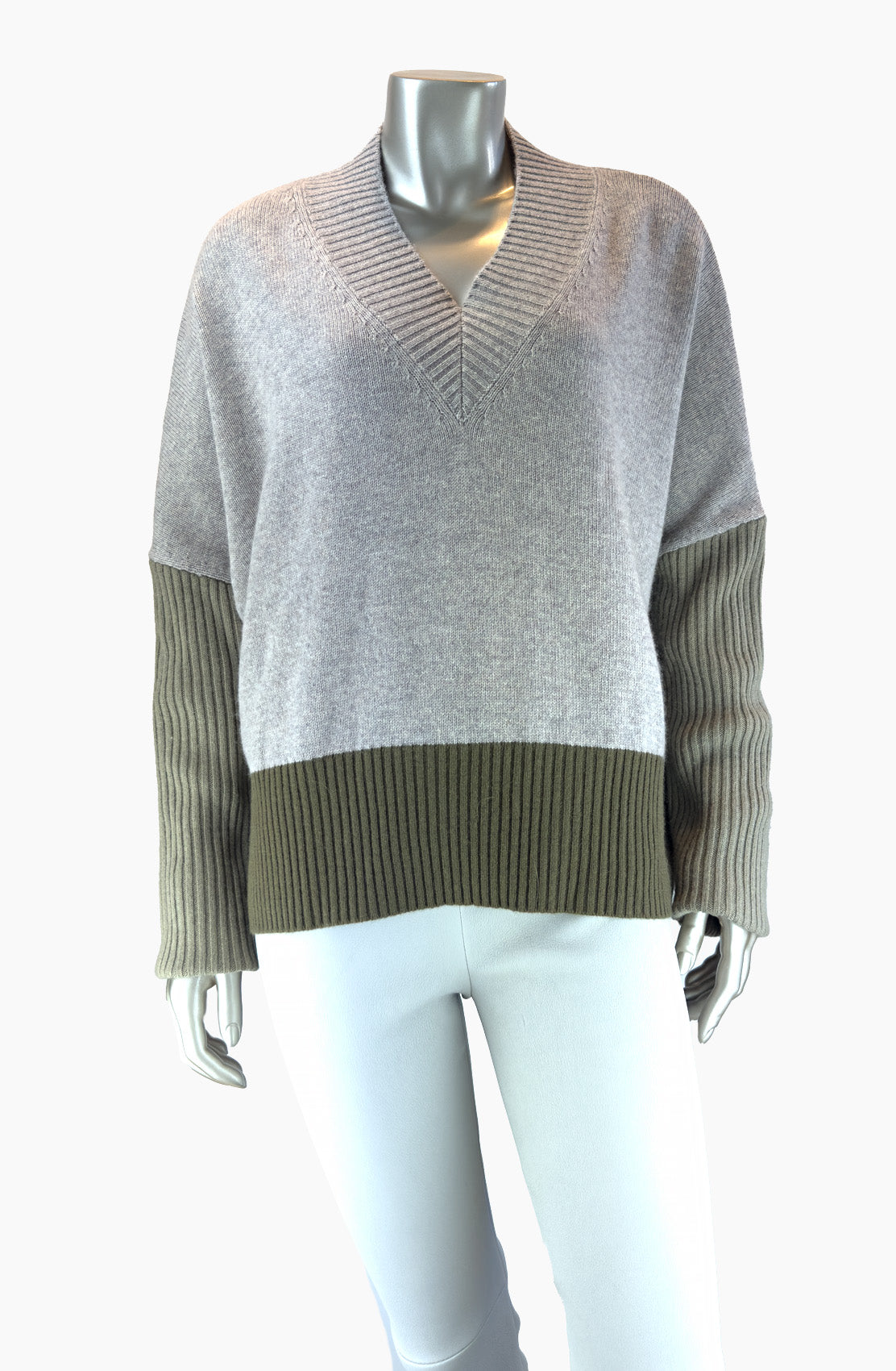 Outlet: V Neck With A Back Seam Jumper Size : Size 10