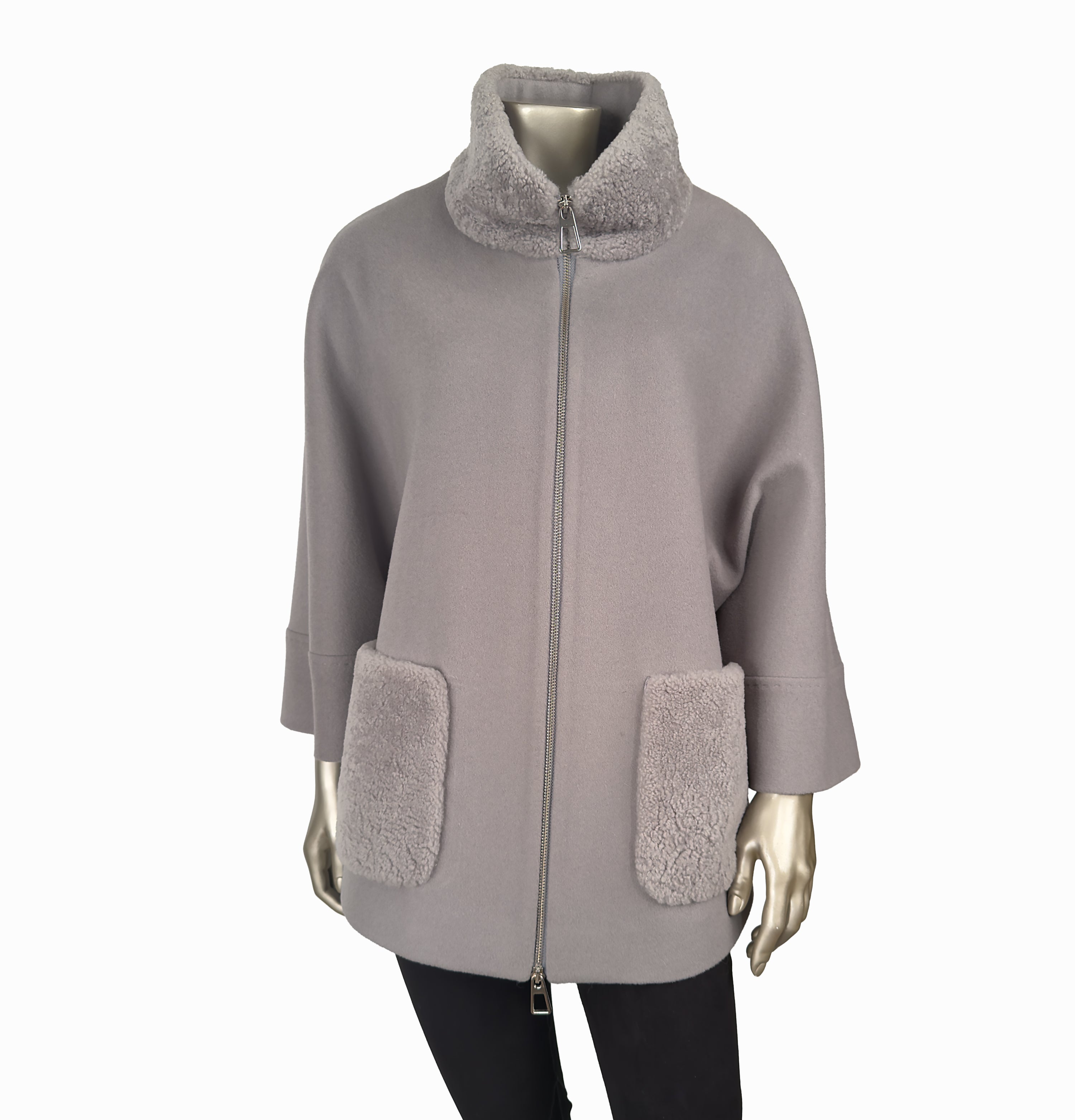 SHORT LOOSE FIT WOOL COAT.