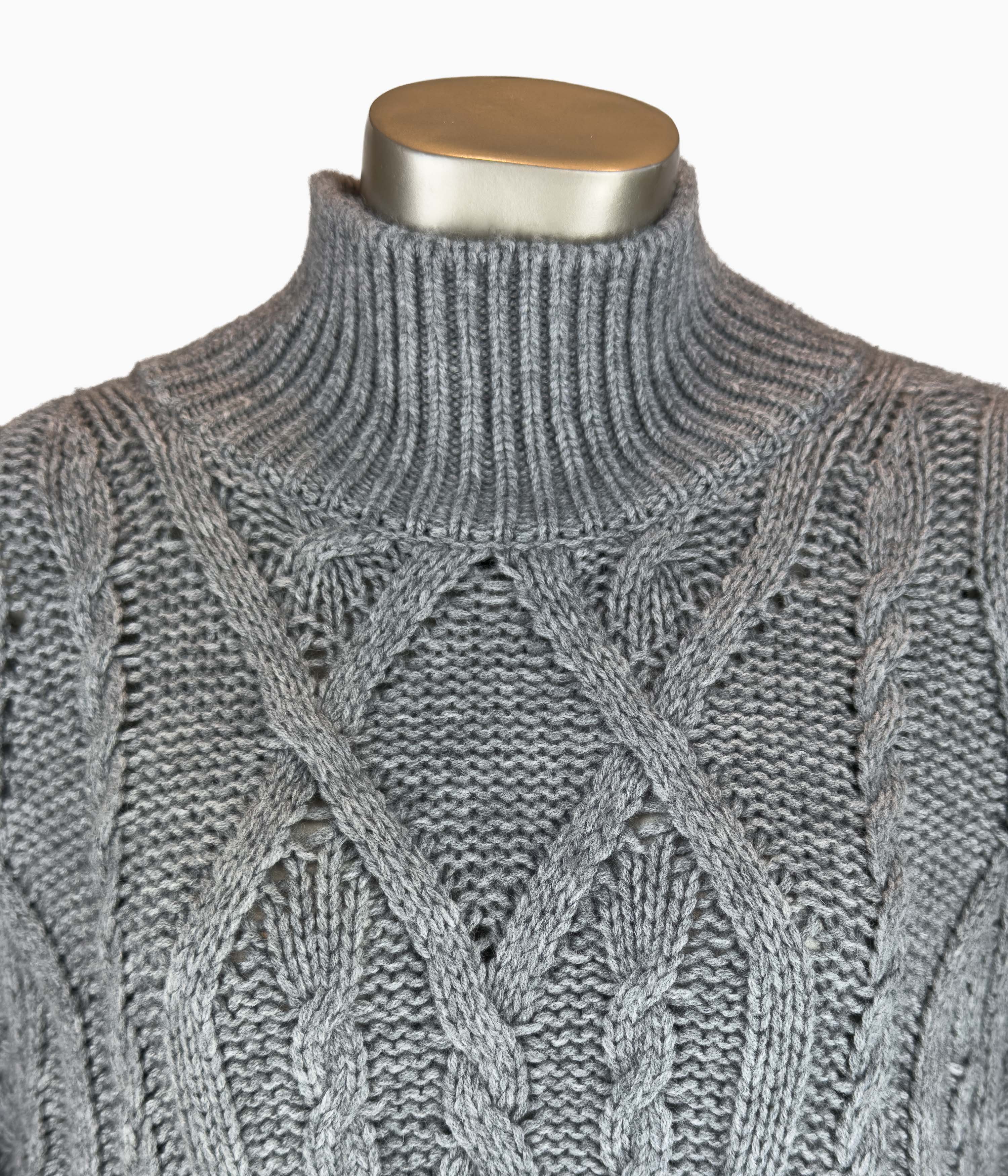 Outlet: Chunky Knit Sweater