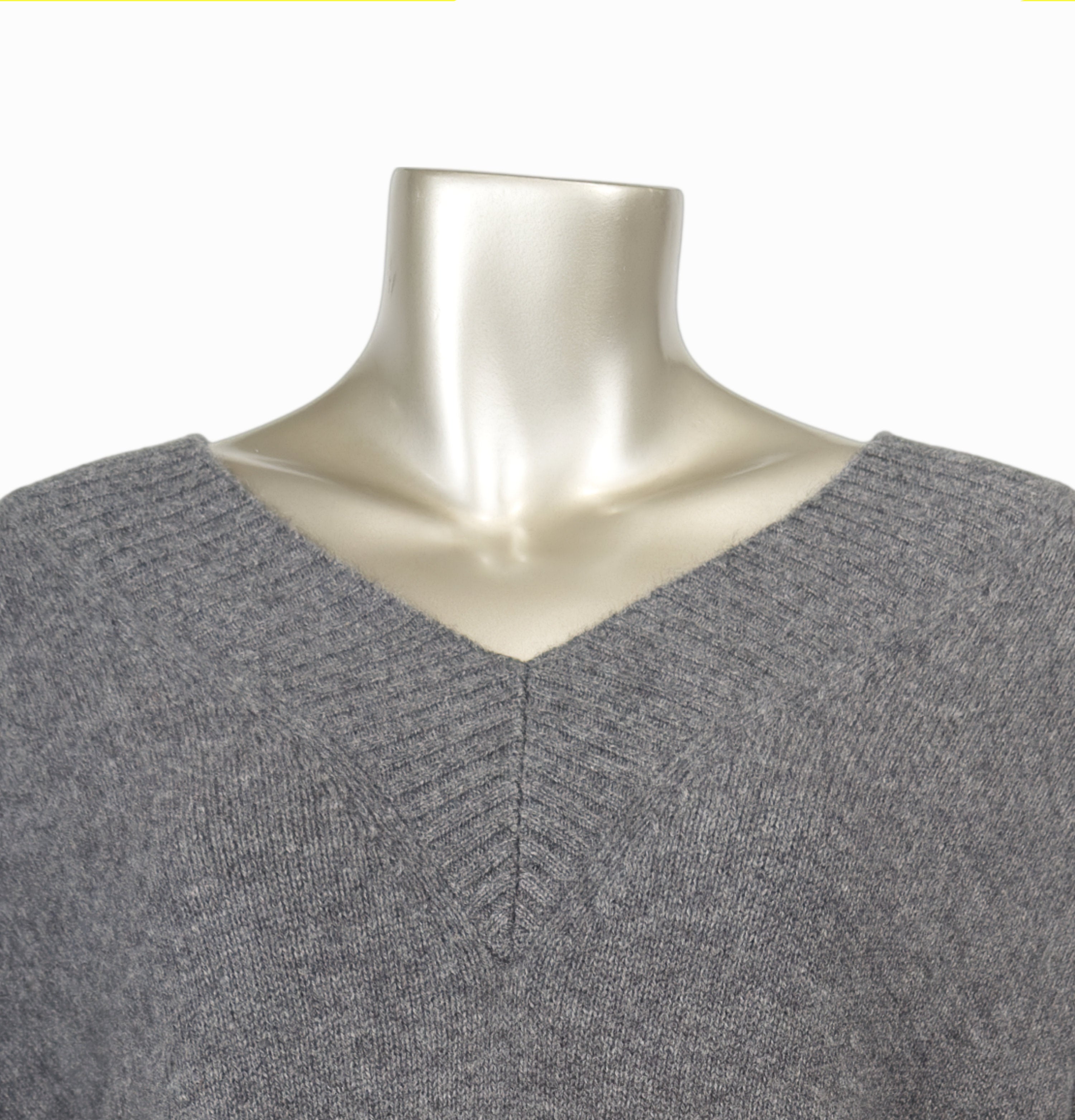 Outlet: V Neck Jumper: Size 10.